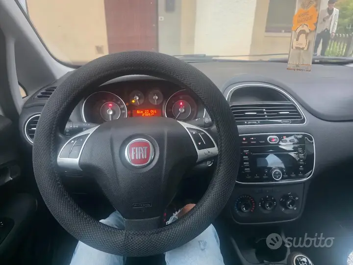 Fiat Punto 2015 photo 2