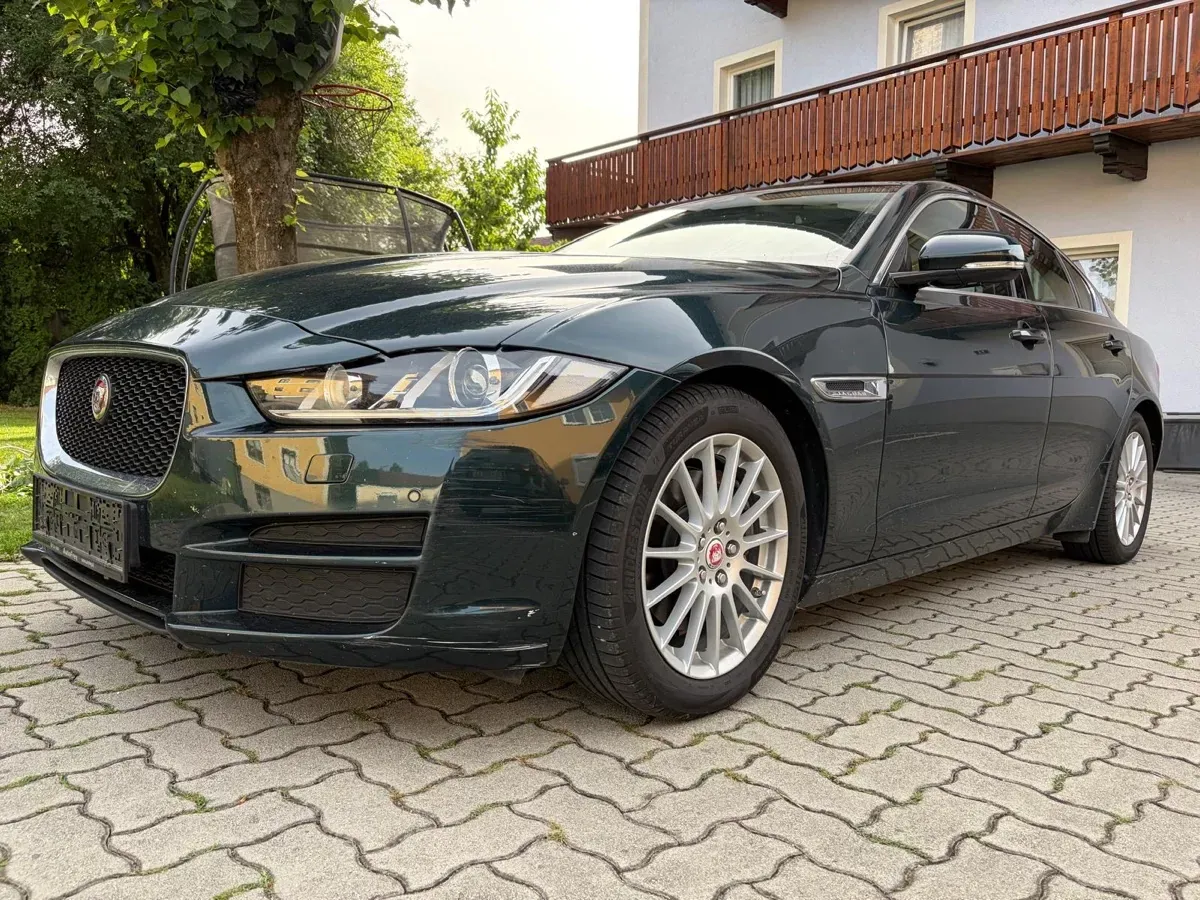 Jaguar Xe