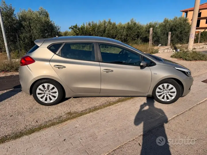 Kia Ceed 2013 photo 2