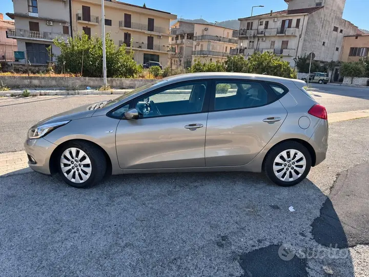 Kia Ceed 2013 photo 4