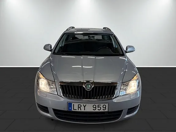 Skoda Octavia 2011 photo 3