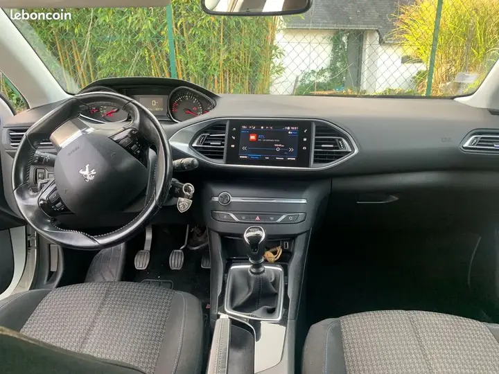 Peugeot 308 2020 photo 3