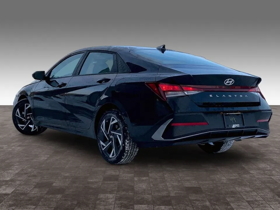Hyundai Elantra 2026 photo 3