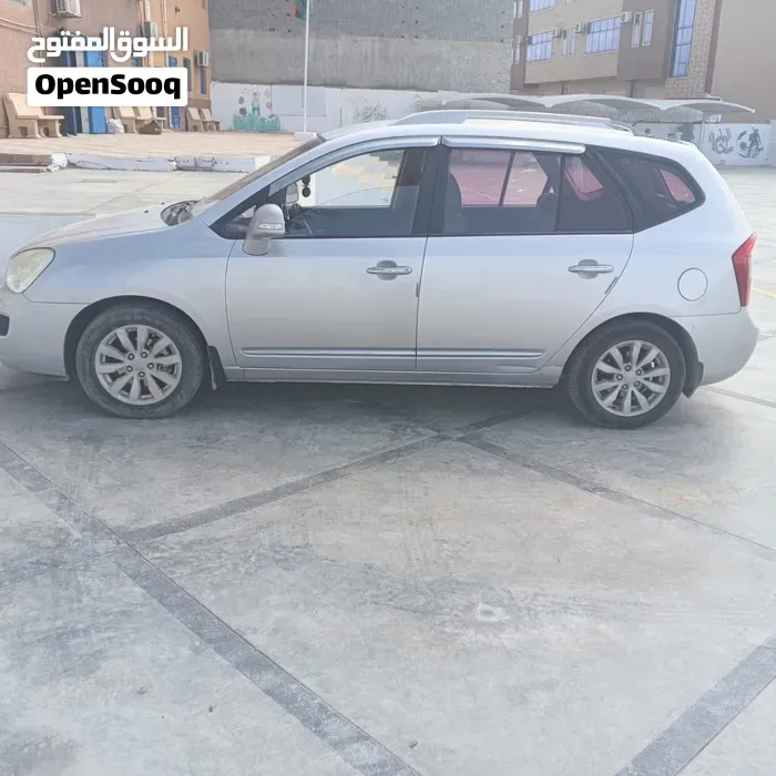 Kia Carens 2012 photo 2