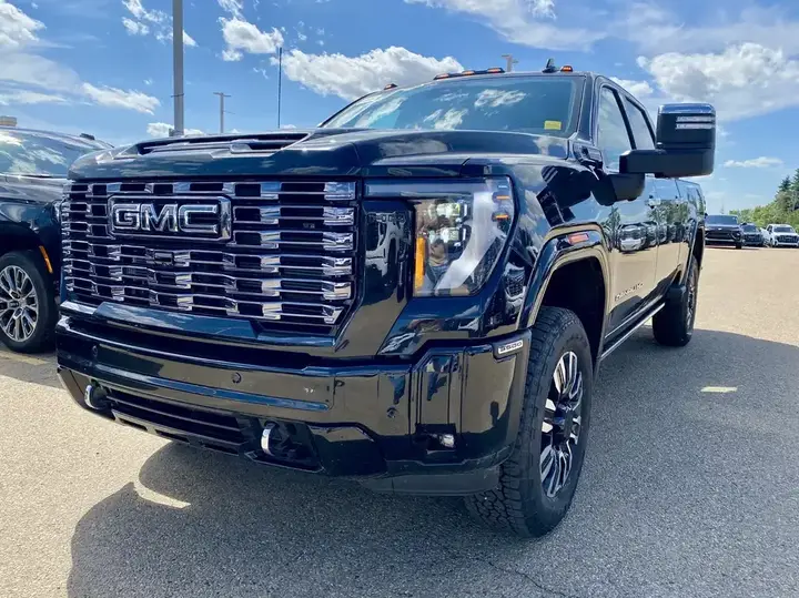 GMC Sierra 3500Hd 2026 photo 2