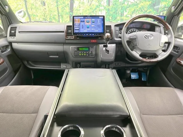 Toyota Hiace 2018 photo 2