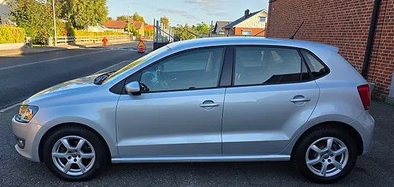Volkswagen Polo 2012 photo 2