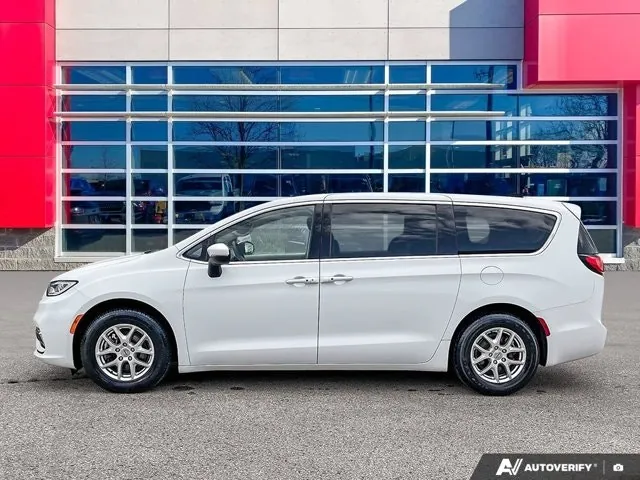 Chrysler Pacifica 2023 photo 2