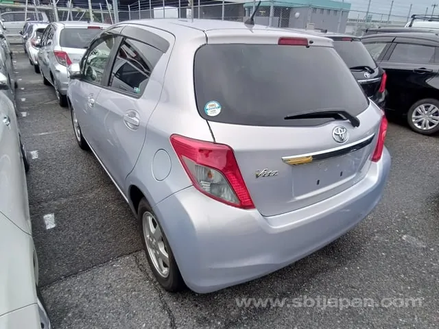 Toyota Vitz 2013 photo 3