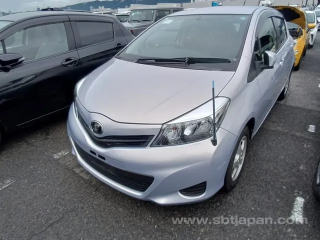 Toyota Vitz 2013 photo 2