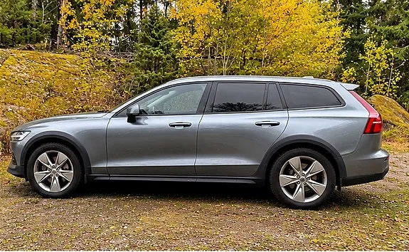 Volvo V60 Cross Country 2020 photo 2