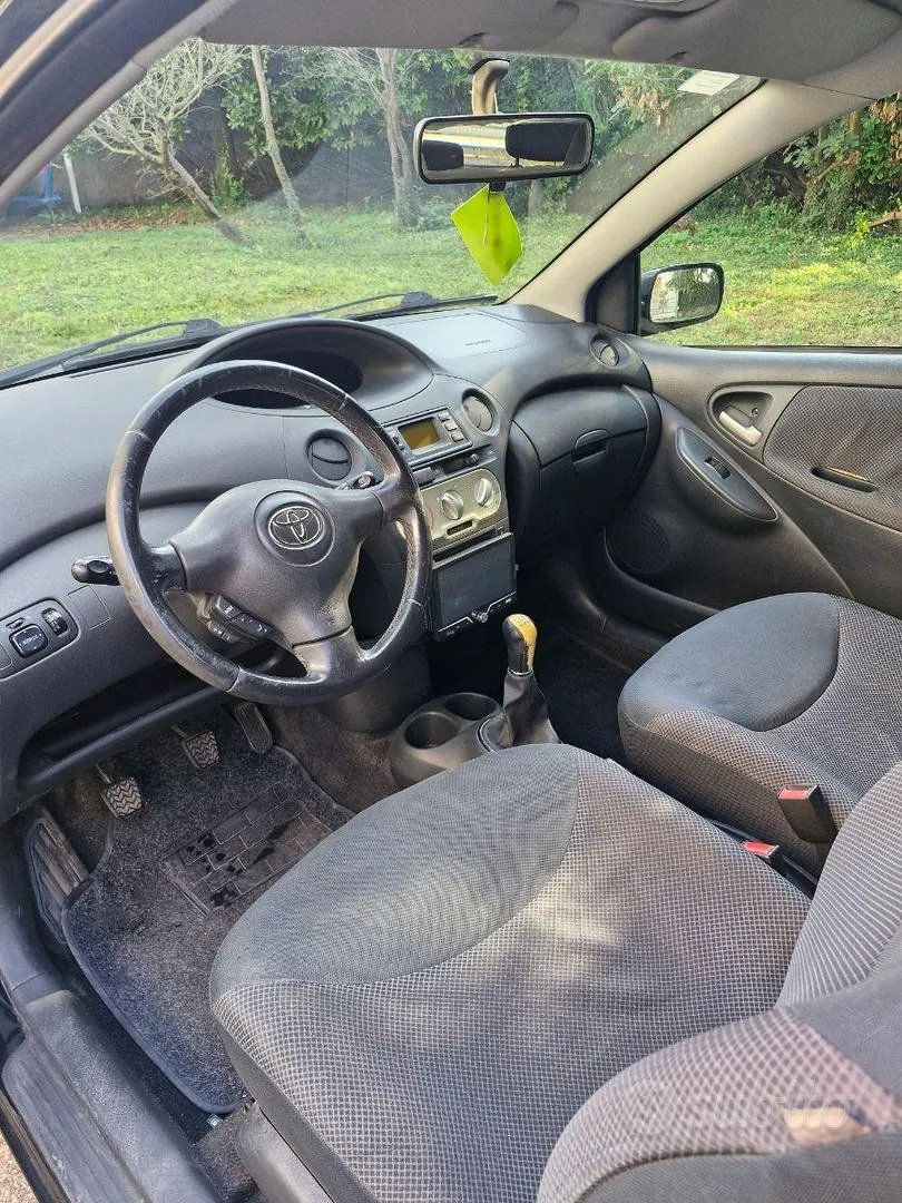 Toyota Yaris 2003 photo 4