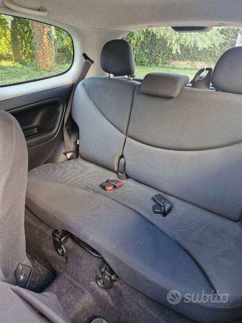 Toyota Yaris 2003 photo 5