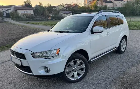 Mitsubishi Outlander 2011 photo 3