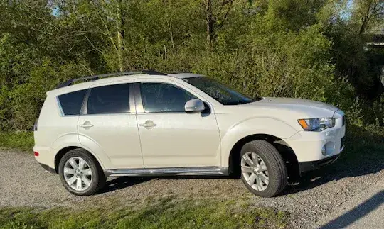 Mitsubishi Outlander 2011 photo 2