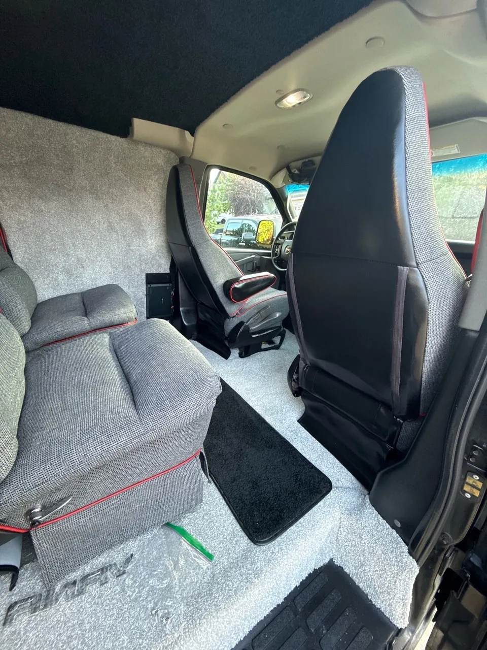 GMC Savana 2017 photo 3