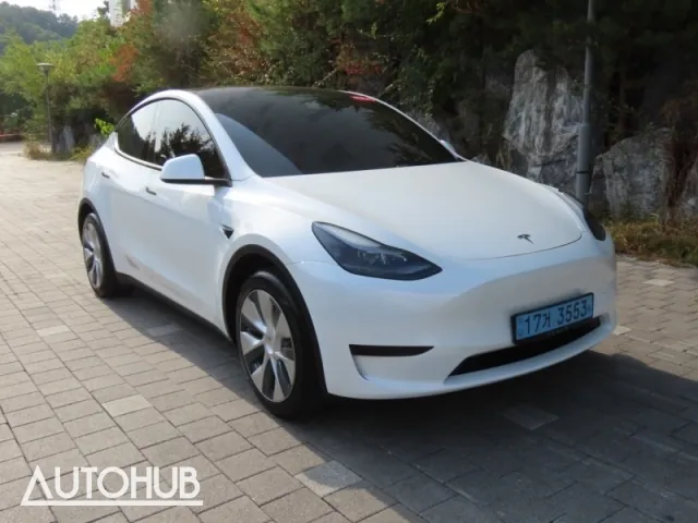 Tesla Model Y 2023 photo 2