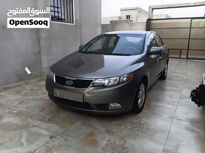 Kia Forte 2011 photo 2