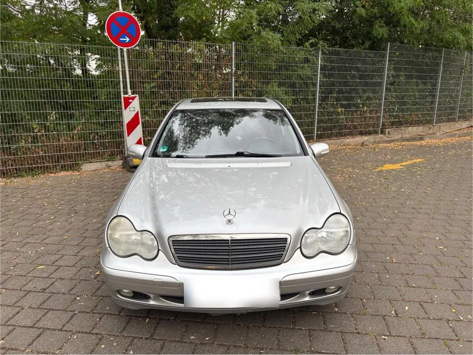 Mercedes-Benz C180
