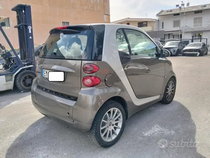 Smart Fortwo 2011 photo 4