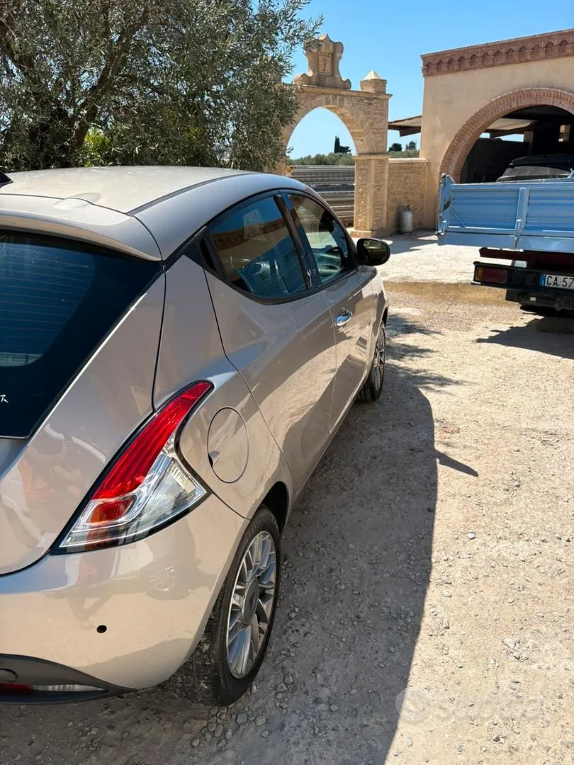 Lancia Ypsilon 2013 photo 2