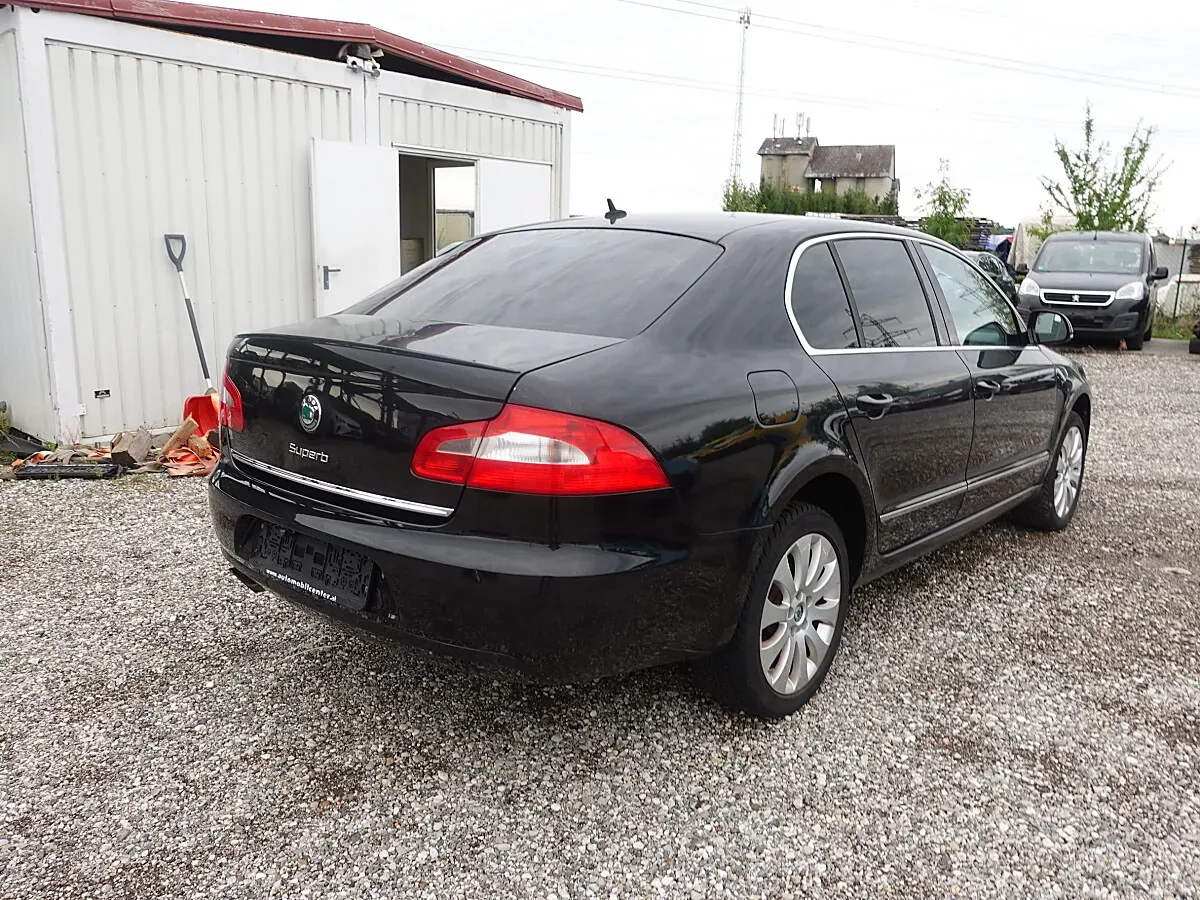 Skoda Superb 2010 photo 3