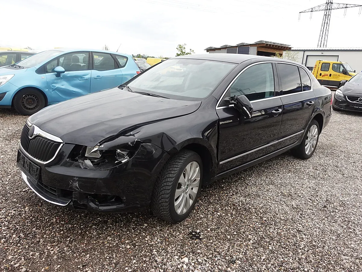 Skoda Superb 2010 photo 2