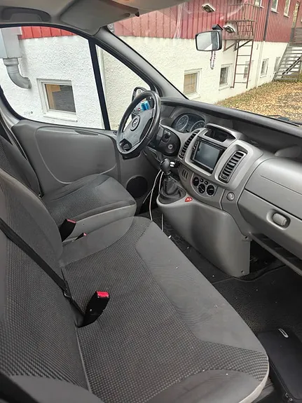 Opel Vivaro 2010 photo 2