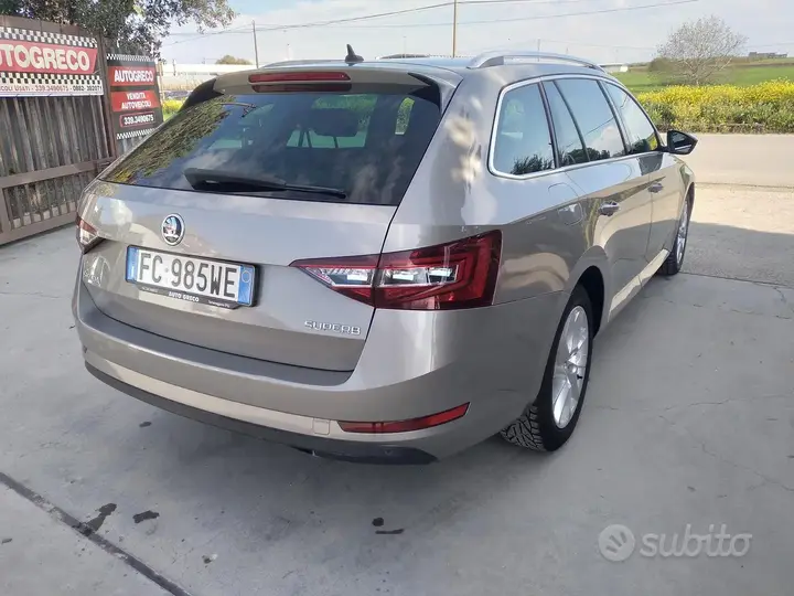 Skoda Superb 2016 photo 5
