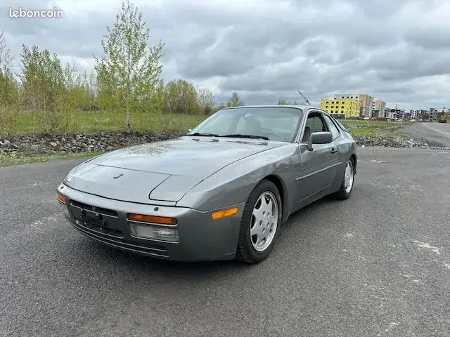 Porsche 944