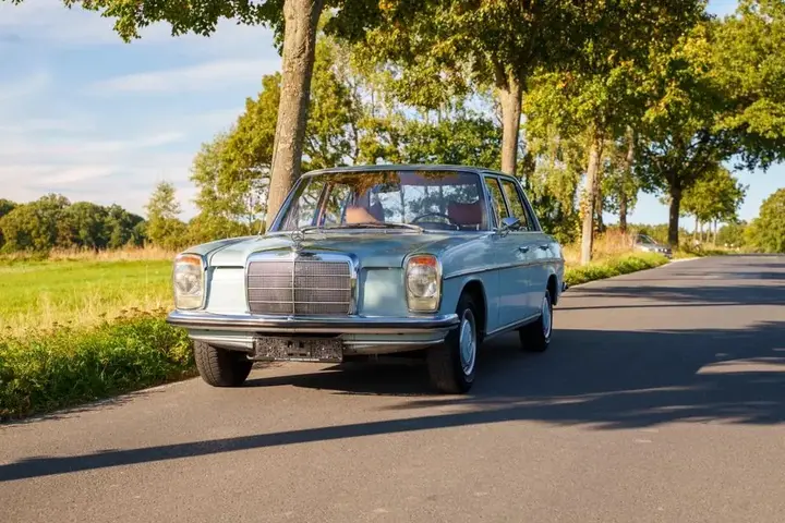 Mercedes-Benz 200 D