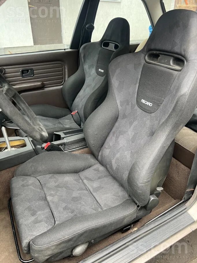 BMW E30 1988 photo 2