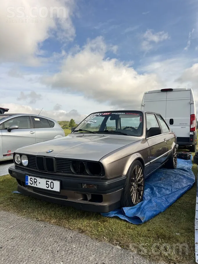 BMW E30