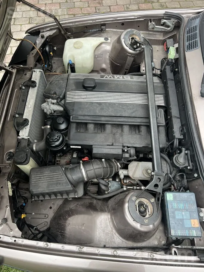 BMW E30 1988 photo 5