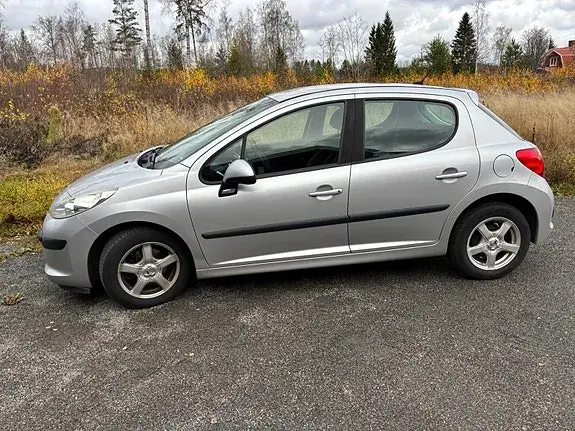 Peugeot 207 2009 photo 2