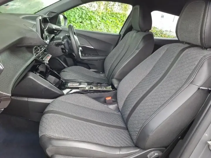 Peugeot E-2008 2024 photo 5