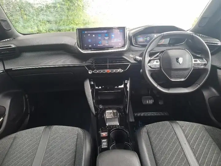 Peugeot E-2008 2024 photo 3