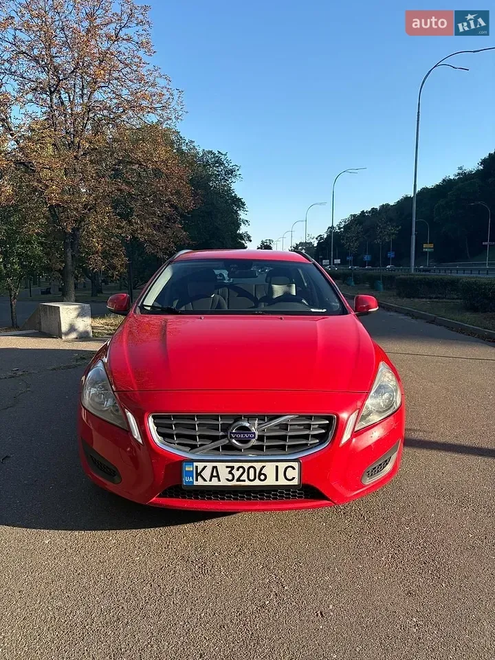 Volvo V60 2011 photo 2
