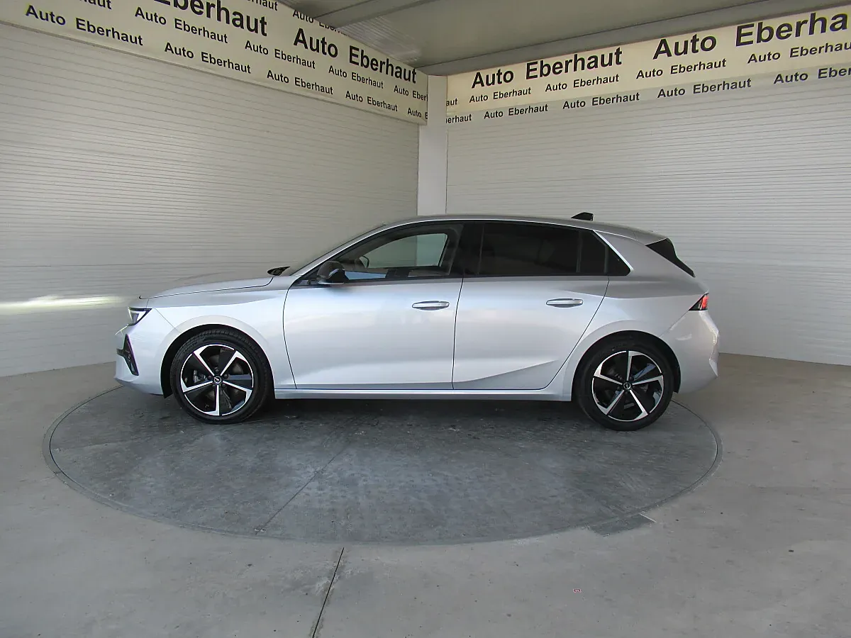 Opel Astra 2024 photo 2