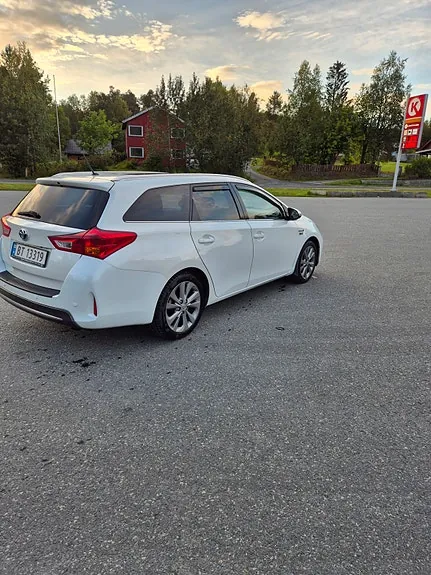 Toyota Auris 2014 photo 5