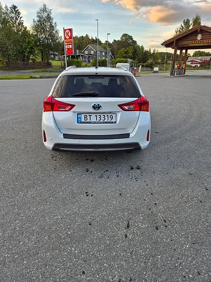 Toyota Auris 2014 photo 4