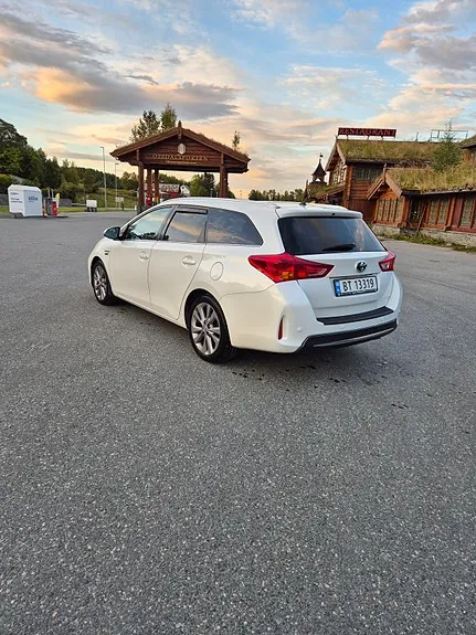 Toyota Auris 2014 photo 3