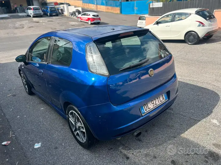 Fiat Grande Punto 2008 photo 4