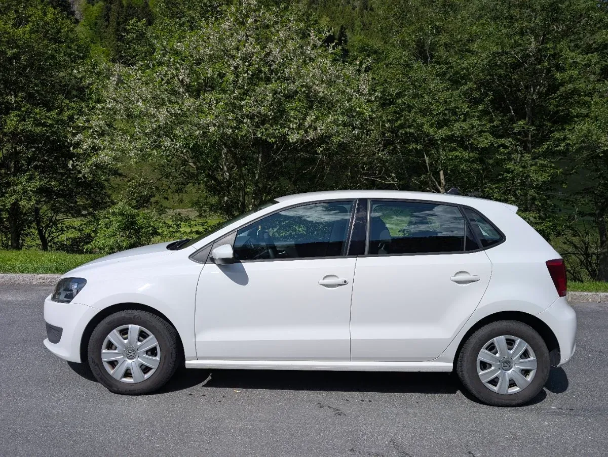 Volkswagen Polo 2012 photo 2