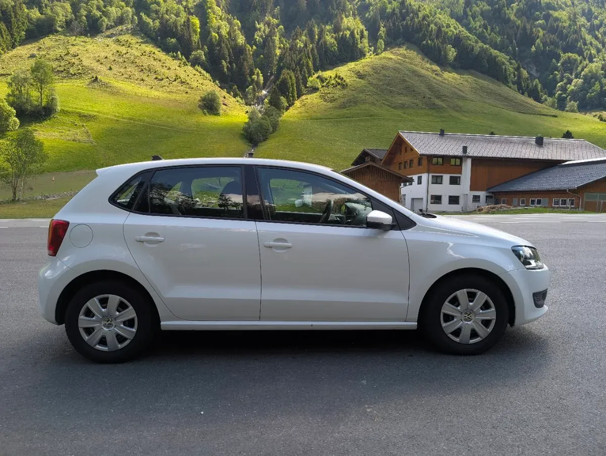 Volkswagen Polo 2012 photo 3