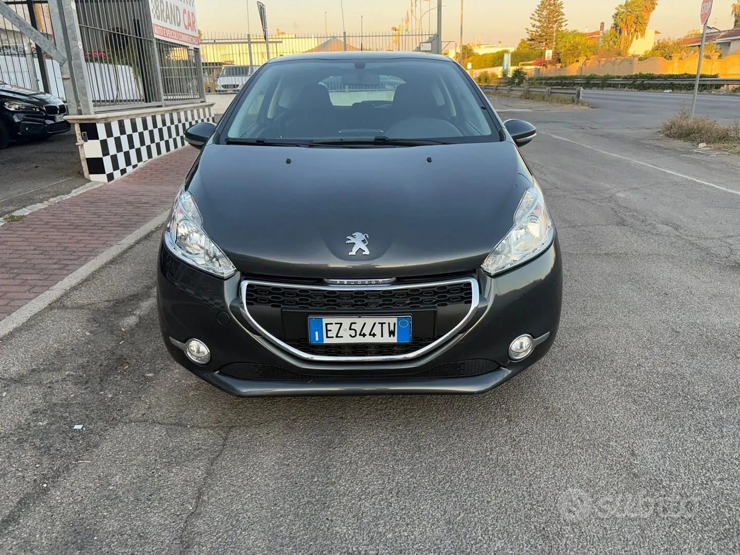 Peugeot 208 2015 photo 2