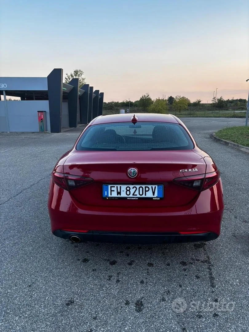 Alfa Romeo Giulia 2019 photo 2