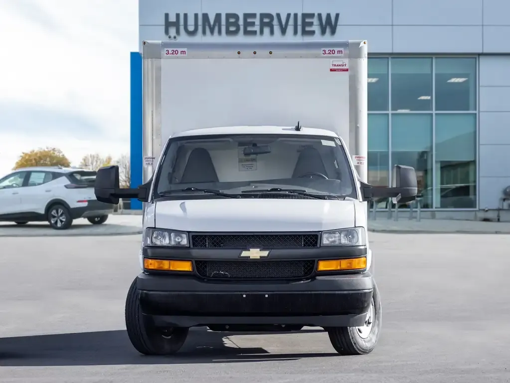 Chevrolet Express 2025 photo 2