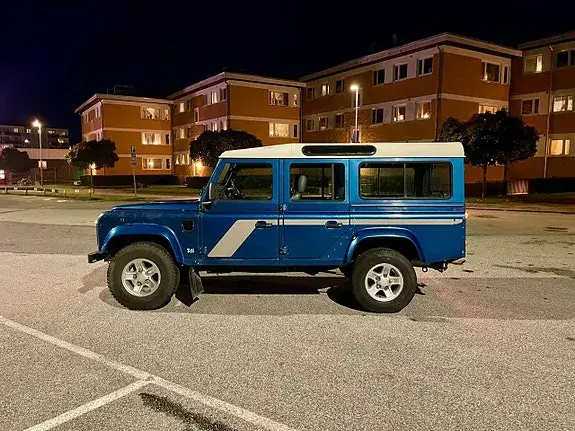 Land Rover Defender 110