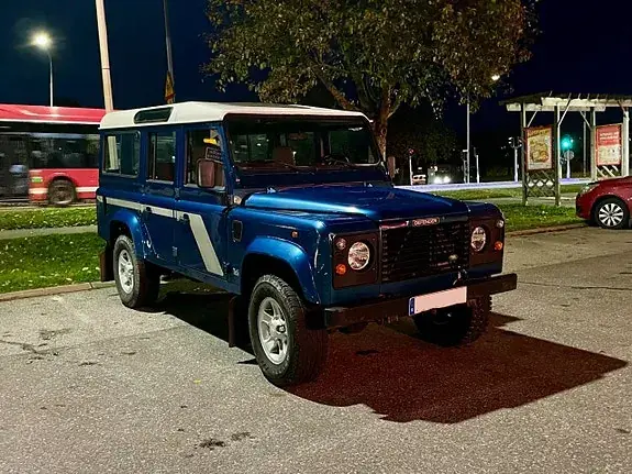 Land Rover Defender 110 1997 photo 2